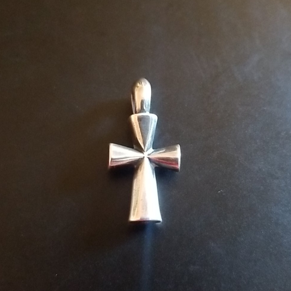 Chunky James Avery Sterling Silver Cross Pendant
